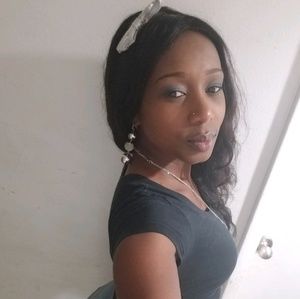 Meet your Posher, Monie